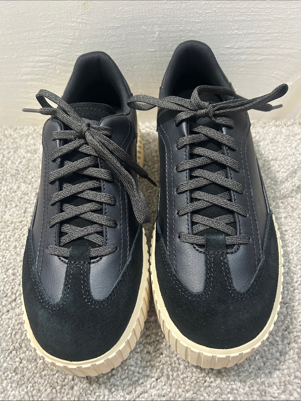 Sorel Women’s Ona Ave T- toe Black platform Sneakers